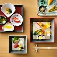 前菜　
造里
ミニ茶碗蒸し
すし(握り３貫・圧しすし2貫・細巻3貫)
吸物
甘味
　　
※写真はイメージです