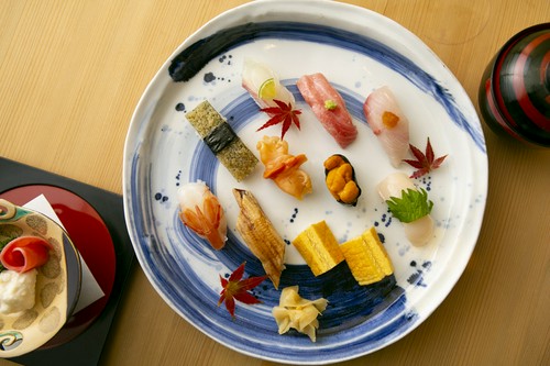 職人が心を込めて握るすし。こだわりのシャリとネタが見事に調和