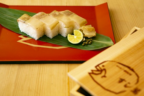 お土産や贈答品として、すしの持ち帰りにも対応