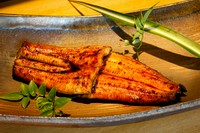 半身:各2090円/一尾:各4070円
※当店は関西仕立で歯応えがあります
税込