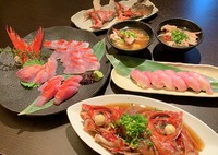 1匹／10000円～
刺身、寿司、煮付、焼き、汁物など、金目鯛を一匹丸ごとお客さまのためにさばいて調理します！誕生日、記念日などの特別な日を高知の金目鯛でお祝いしませんか？