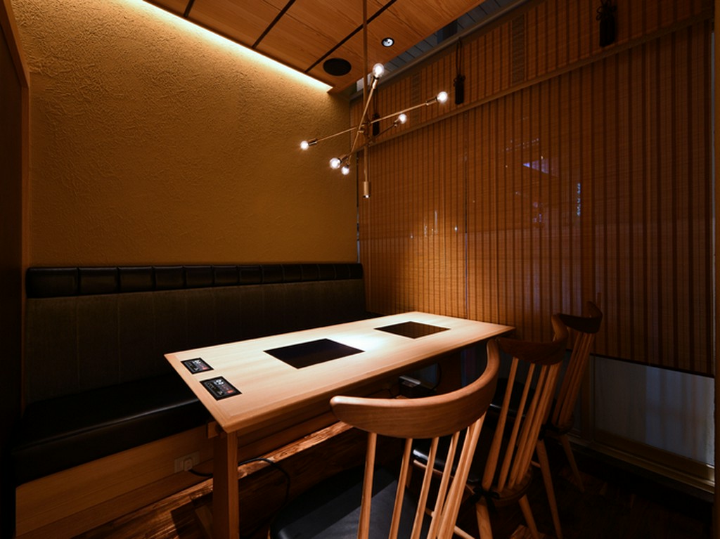 至福の「飛騨牛」でお食事を。接待や会食にぴったりの個室席