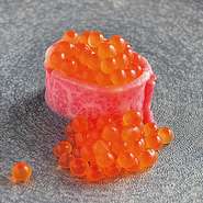 飛騨牛×イクラこぼれ軍艦