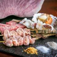 『カルビ』『レバー』『ハツ』『ハラミ』等々…。『牛串』はいずれもA5ランクの黒毛和牛。串に、刺身に、寿司にと、それぞれのレシピ向けを取り分けて使い、品質がこの店の基準を満たすものだけを使います。