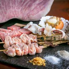A5ランクの黒毛和牛のなかでも特に状態のいい部位を選んで丹念に焼き上げる『牛くし』