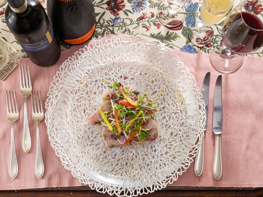 正統でエレガントなコース料理を記念日の食事に選ぶ