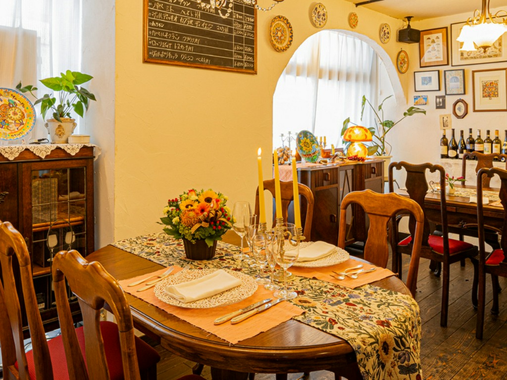 大人のための、くつろぎに満ちたダイニングルーム