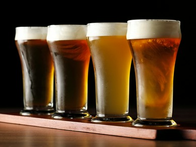バラエティ豊かなクラフト生ビール。その日の銘柄を飲み比べ