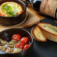 ※写真奥は『丸ごとトマトのチキングラタン』です。