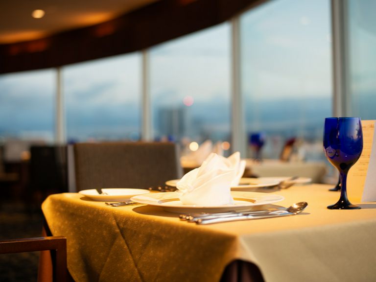 ラグジュアリーな空間で、思いおもいの時間を提供してくれる