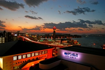 ホテルの最上階から、福岡の夜景を一望できるレストラン