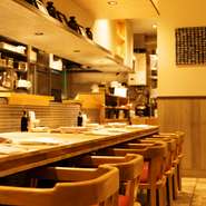 カジュアルな雰囲気のなか熟成和牛を楽しめるこちらのお店。いつものふたりのちょっとした贅沢から、年に一度の記念日まで。ふたりで過ごす大切な時間に訪れたい場所です。