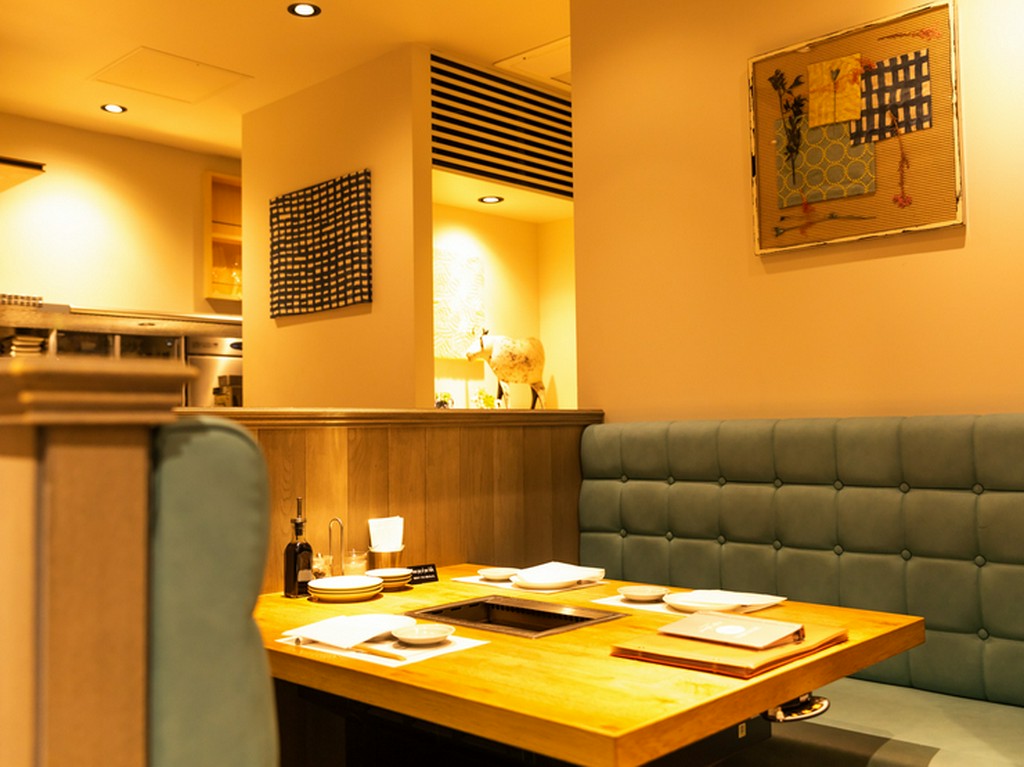 こだわりが散りばめられた店内。個室も完備