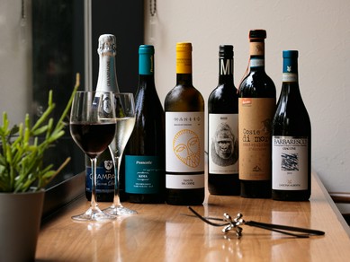 均一価格でオーダーできる、50種類以上のワインリスト