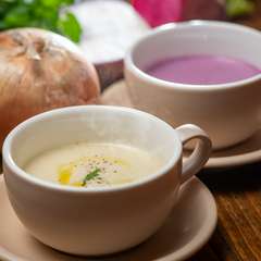 当日の朝市場で仕入れてくる新鮮な野菜を使ったスープ、そのおいしさにリピーター続出『本日のスープ』