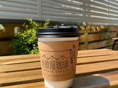 駐車場側TAKEOUT窓口、及び店内にて！