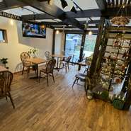 地元サークルなどのランチ会に多く利用されており、地域密着を大切にしているコーヒー店。日替わりのランチには、地元で栽培されている野菜がたっぷりと使われており、地産地消の味わいを堪能できます。