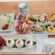 太宰府ゆかりの開運ランチにホット珈琲とデザートが付いたお得なセット！
（ホット珈琲は変更可能）