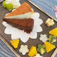 おすすめケーキのチーズとチョコの2種の贅沢コラボ！スウィーツすきにはたまらない！