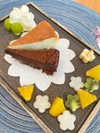 おすすめケーキのチーズとチョコの2種の贅沢コラボ!スウィーツすきにはたまらない!