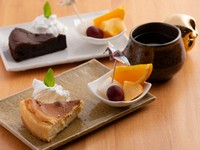 自家製チーズケーキ、チョコケーキ等、ドリンクもスペシャリティ珈琲を中心に多種提供しております。
