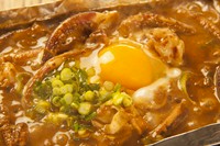 地雷也のロングセラー商品。
イカのゴロ（わた）と味噌を練り合わせ、長ネギと一緒に加熱をしています。

以下の旨みと味噌の風味が調和し、これまでにない味わいを経験できる地雷也のオリジナル商品。