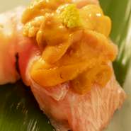 こだわり抜いた中トロを贅沢に使用。
うにをたっぷりと乗せました。