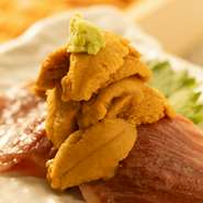 倉石牛のスライスにうにを乗せた究極のお寿司。
お醤油も美味しいですが、ポン酢もさっぱりしてて美味しいです。