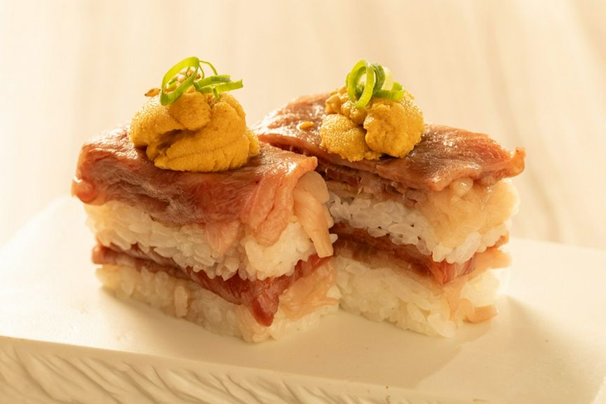 『倉石牛&倉石牛 生ウニのせ』2貫