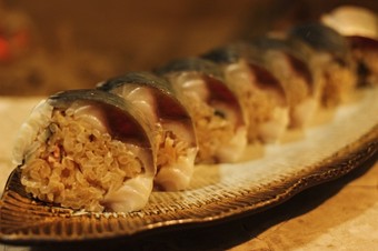 生〆サバ直炭炙り寿司