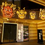 青森駅から徒歩５分！！ねぶたの顔が４つお出迎え。
パサージュ広場向かいがお店です。