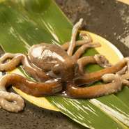 韓国では有名な、手長ダコの踊り食いが、地雷也に上陸。
数量限定となっております。