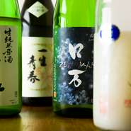 店主こだわりの日本酒は、福島の地酒。リーズナブルに味わえる
