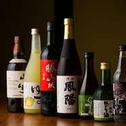 地元の酒蔵から取り寄せたお酒がズラリ。【竹亭】オリジナルの特別純米酒もあり、日本酒好きの方もきっと満足できるハズです。そのほか各種取り揃えているので、オススメのものを聞いてみるのもオススメです。