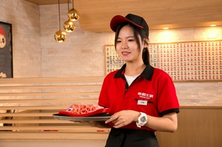 会話を通して、お客様と共に楽しい時間を共有