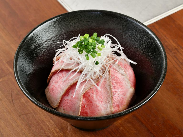 ランチの人気メニュー『ローストビーフ丼』