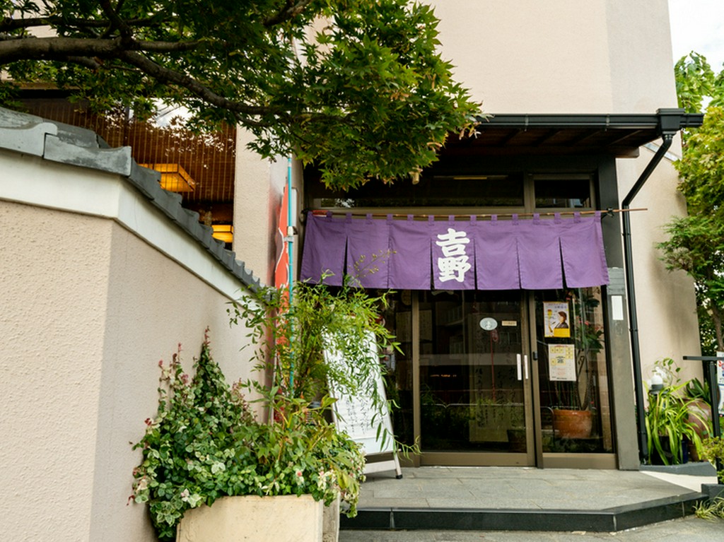 JAZZの生演奏を聴きながら『会席弁当』と酒を堪能