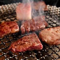 店主は肉のプロフェッショナル！仕入れにベテランの目利きが光る