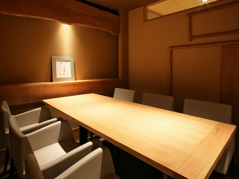 大切な接待や商談には、和のしつらえが心地よい個室がおすすめ