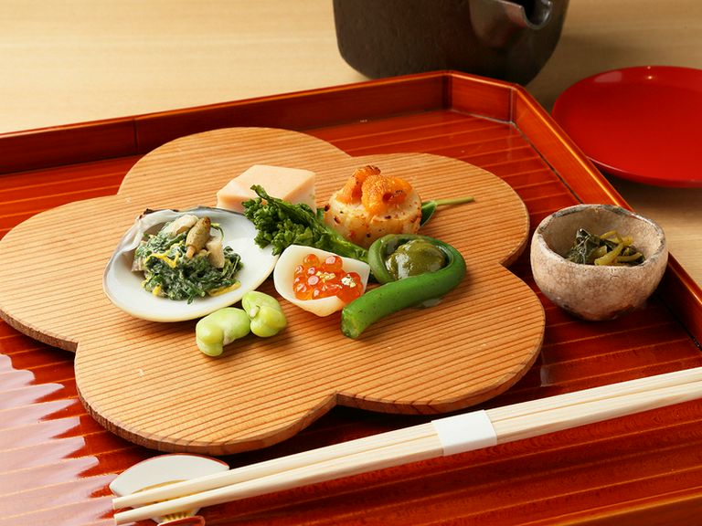 季節の移ろいを愛でながら、目と舌で味わう『口取・八寸』