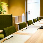 2人でおいしいものを食べたい時に、気軽に足を運べる雰囲気と、普段のデートから記念日ディナーまで使える利便性の高さが抜群の割烹料理店。記念日には、素敵なデザートプレートをお願いすることもできます。