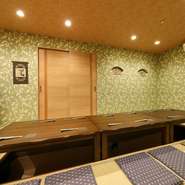 多彩なコースの用意あり。掘りごたつの座敷席は各種宴会に大活躍