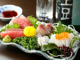 質の良い鮮魚を仕入れ。季節の味覚を味わう『お刺身盛り合わせ』