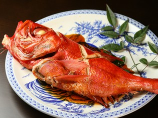 旬の味覚を大切に、素材本来の味わいを活かした海鮮料理を提供