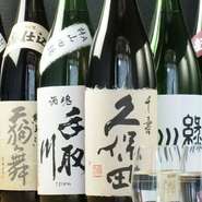 本格和食をより味わい深いものにしてくれる銘酒たち。全国各地より、15～16種類前後の飲み頃日本酒を用意。季節の逸品をより奥深く楽しませてくれます。