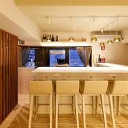 カウンターは8席です