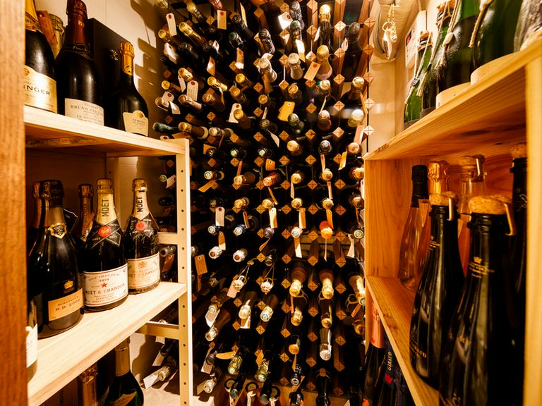 夕方のアペロ、ディナー後のシャンパーニュタイムに格好の隠れ家