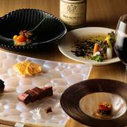 淡路島出身のオーナーシェフが厳選した食材を使用。淡路島の旨味を西麻布で味わえるおすすめメニューです。コース料理の一品です。季節や仕入れ状況により内容は変更となります。※写真の左手前です。