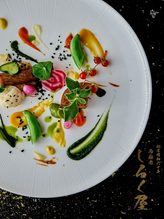 海を堪能したあとは、島の大地へ。「前菜」のあとを愉しむ「サラダ」