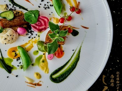 海を堪能したあとは、島の大地へ。「前菜」のあとを愉しむ「サラダ」